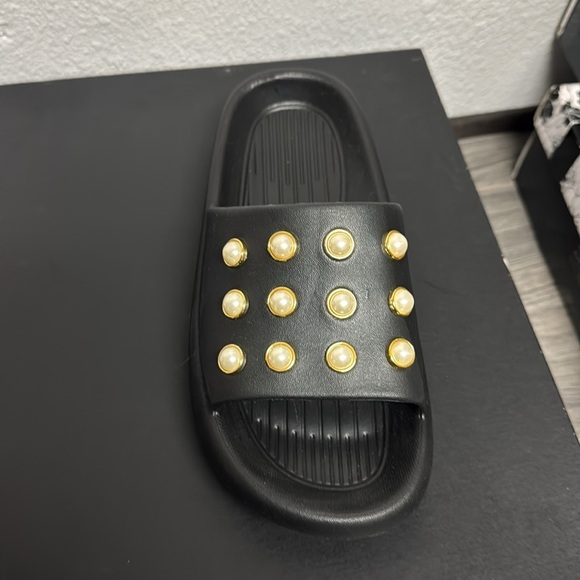 Kenneth Cole Women's Sandal - Picture 4 of 6